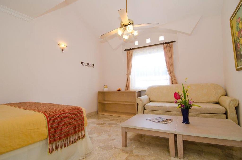 Club Bali Suites At Kota Bunga Чипанас Экстерьер фото