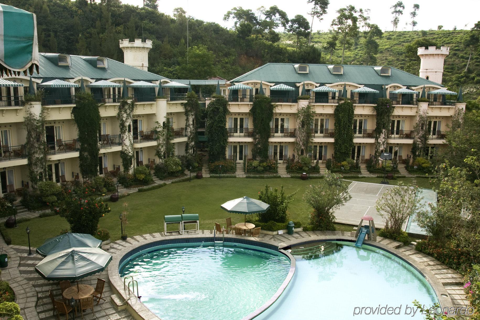 Club Bali Suites At Kota Bunga Чипанас Экстерьер фото