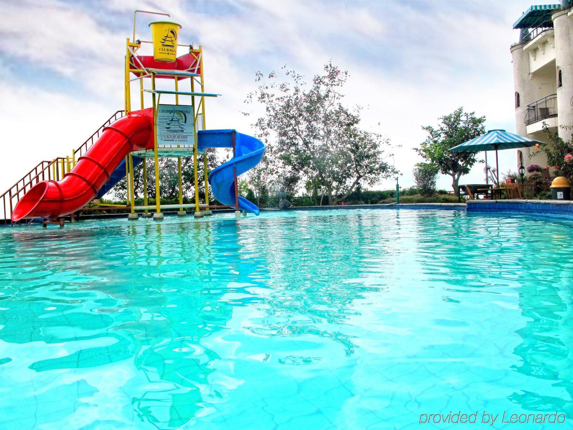 Club Bali Suites At Kota Bunga Чипанас Экстерьер фото