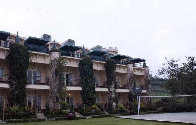 Club Bali Suites At Kota Bunga Чипанас Экстерьер фото